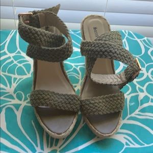 Women’s wedge sandals